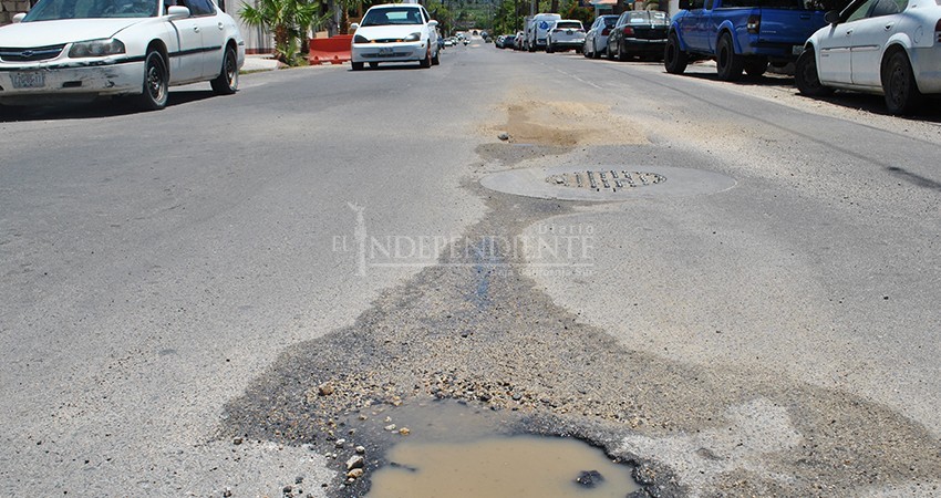 En la Primero de Mayo está “pendiente” la reparación de baches y pavimento dañado por OOMSAPASLC 