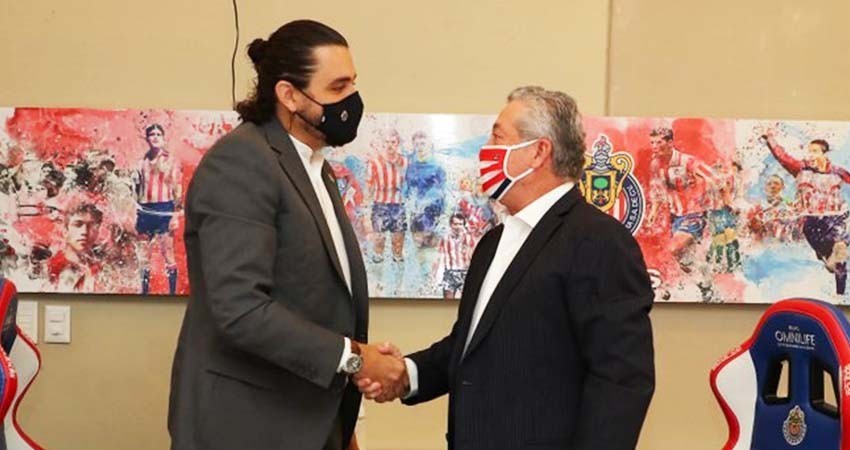 Vucetich, con el reto de ganar un título con Chivas