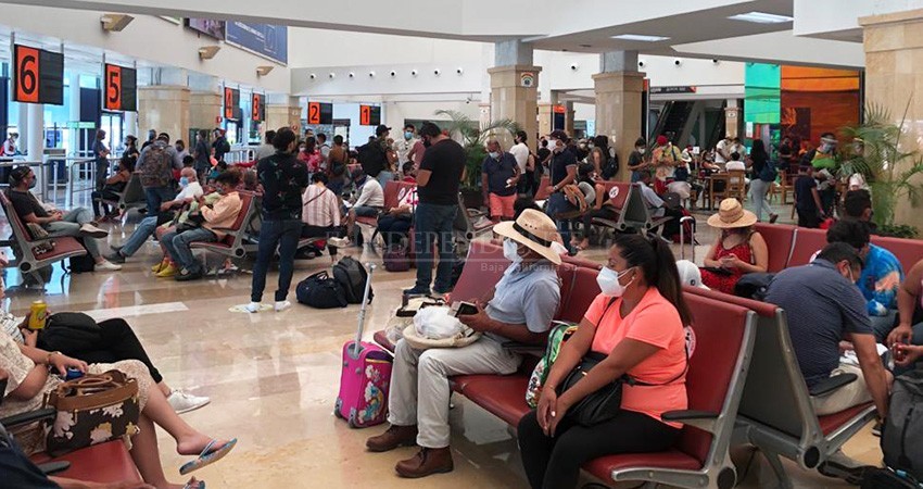 Entre aglomeraciones y sin sana distancia recibe Aeropuerto de Los Cabos acreditación de medidas sanitarias