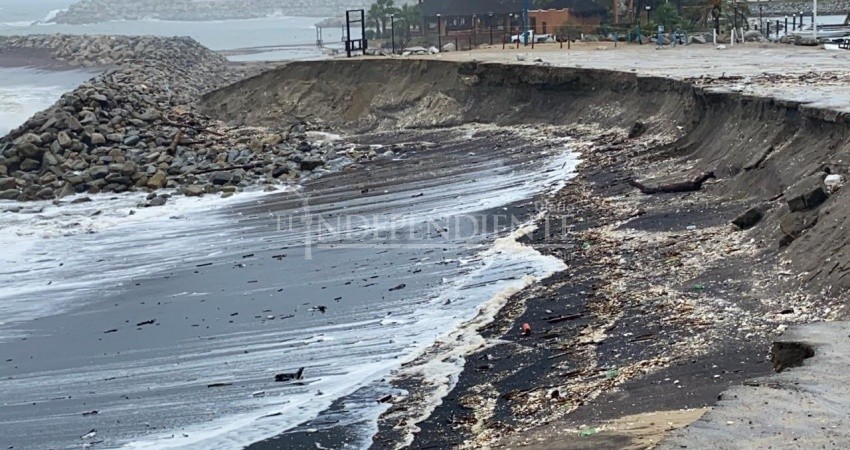 Habitantes de La Playa en peligro latente; el mar se ha comido el camino