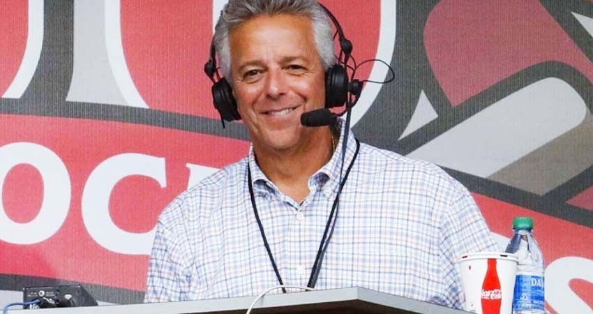 Narrador lanza insulto homofóbico durante partido; lo suspenden