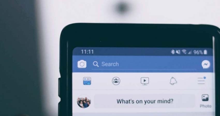 Facebook pelea con Apple por reducir ingresos publicitarios de apps