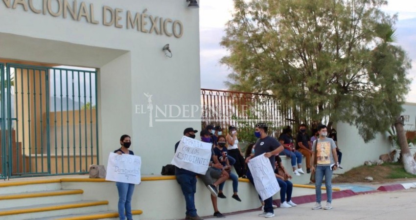 Se manifiestan estudiantes del ITES por altos cobros en las inscripciones