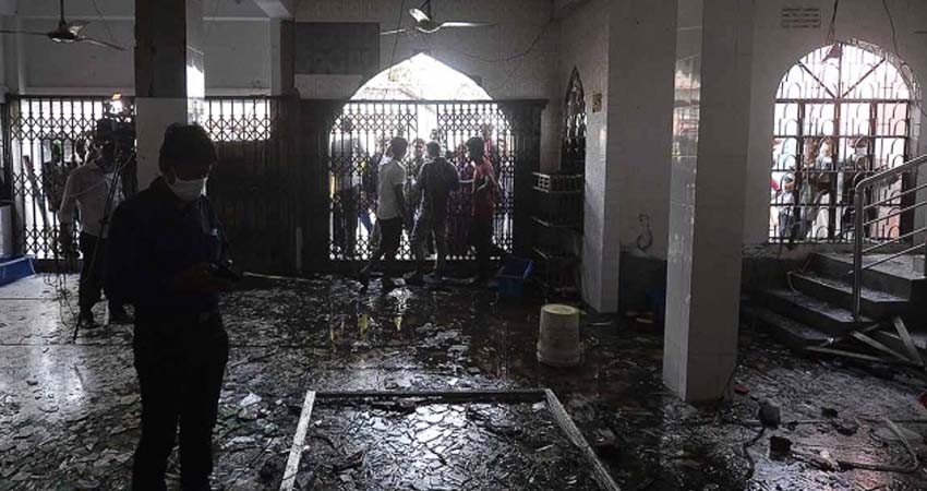 Explosión en mezquita deja al menos 16 muertos en Bangladesh