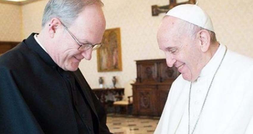 El Papa cesa a obispo que acababa de nombrar, por pederastia