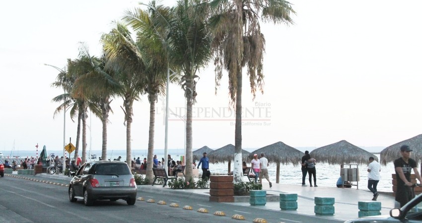 Obligatorio el uso de cubre bocas en el malecón  de La Paz