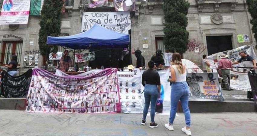 Apoyan feministas con despensas a quienes lleguen a las instalaciones de la CNDH