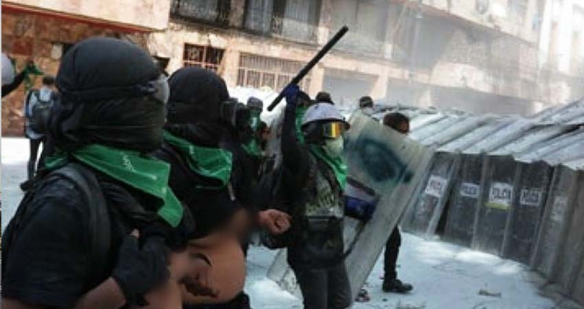 Se arma conflicto entre feministas y policías