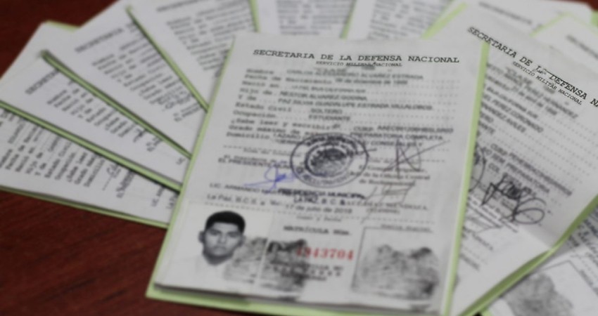 Invitan a los jóvenes paceños a registrarse para el Servicio Militar