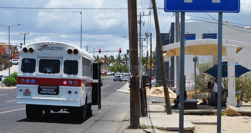 Existe buena disposición de transportistas por respetar becas de estudiantes: Juan Meza