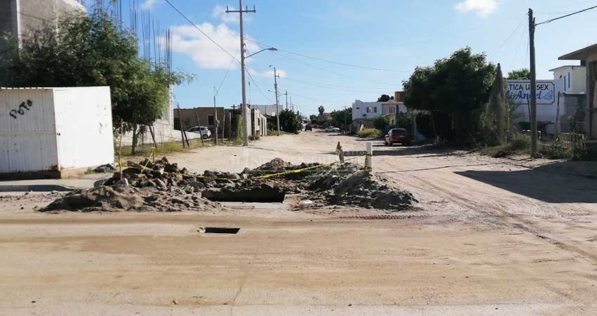 Lluvias convierten en “albercas” las reparaciones olvidadas del OOMSAPAS