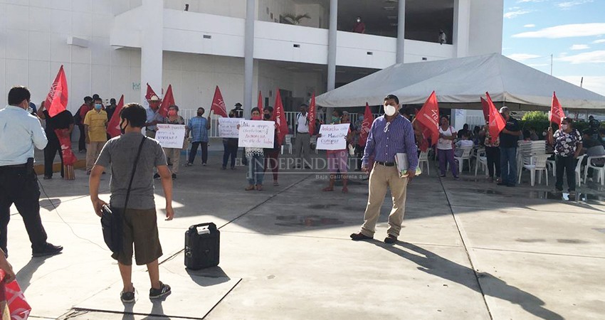 Exigen a Cota Cárdenas que cumpla sus promesas