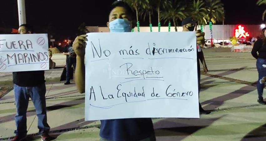 Policías Estatales llegan hasta la casa del gobernador exigiendo cambios