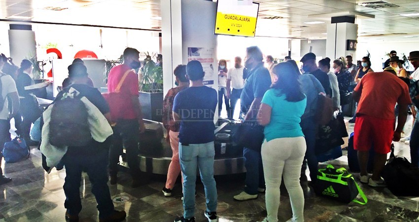 ¿Y así quieren traer más vuelos? Pasajeros reprueban bioseguridad en aeropuerto La Paz