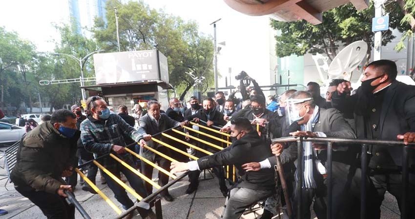 Protestan colectivos y científicos en el Senado por desaparición de fideicomisos