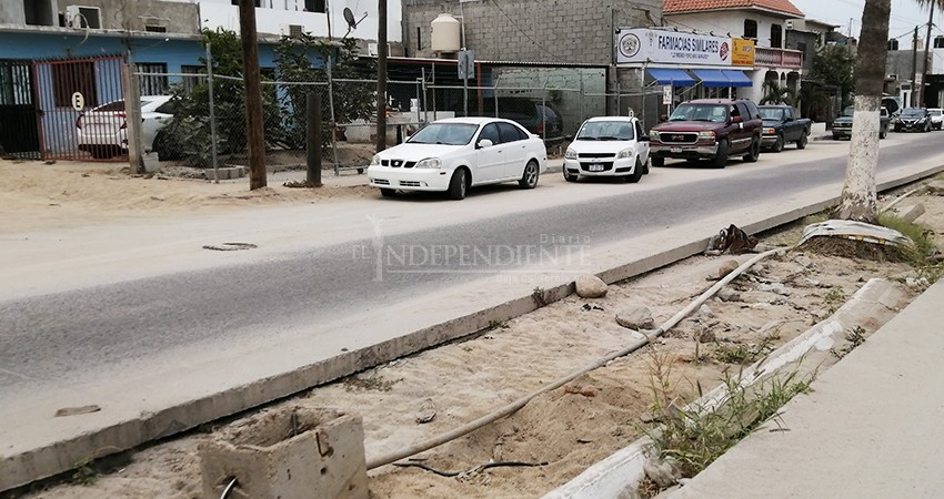 Camellones y banquetas le “quedan a deber” a los cabeños