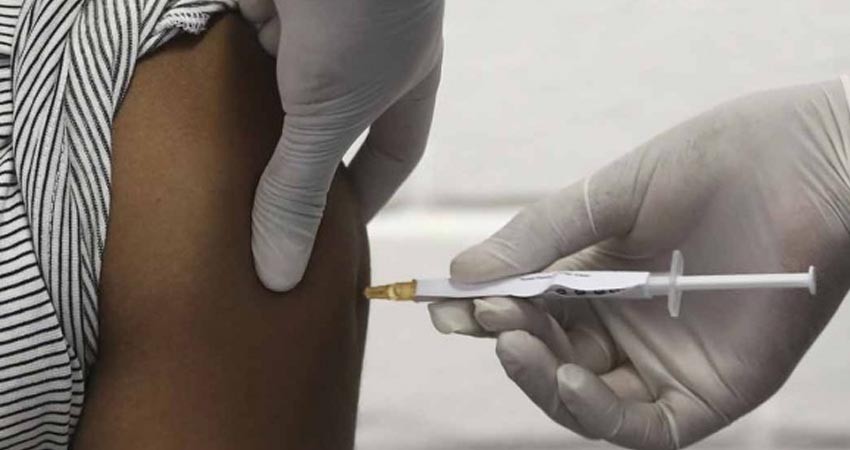 Muere un voluntario de vacuna de AstraZeneca-Oxford