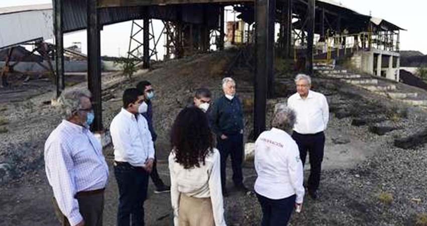 Firma AMLO promesa de reparación integral en Pasta de Conchos