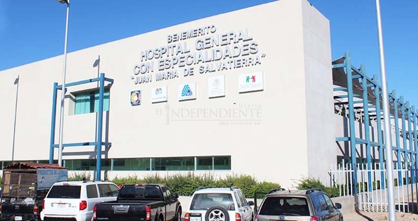 Lo encuentran en la calle y con las vísceras expuestas