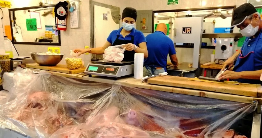 Mediante incentivos, locatarios del Mercado Olachea buscan fomentar el consumo local