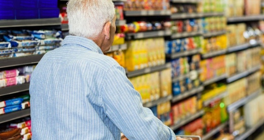 No está prohibido el ingreso de adultos mayores a comercios: Coepris