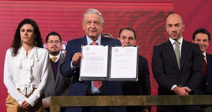 Divide a San Lázaro fecha de ley de Outsourcing