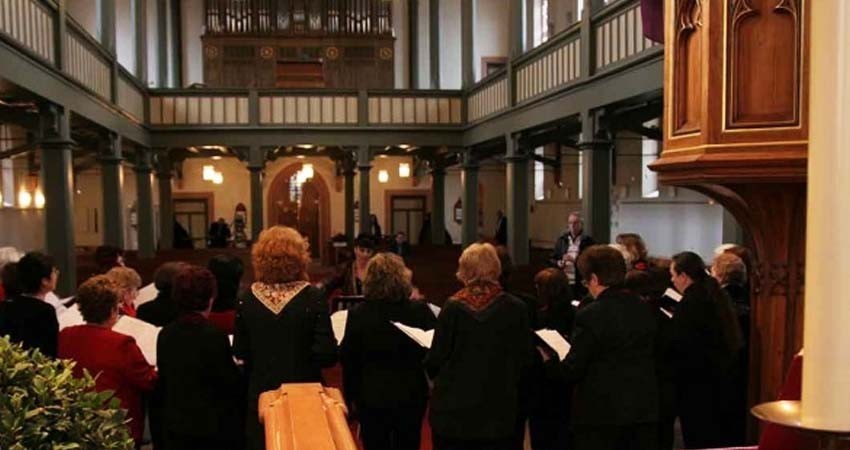 Suiza prohibe cantar en Navidad ante riesgo de nuevos casos de covid