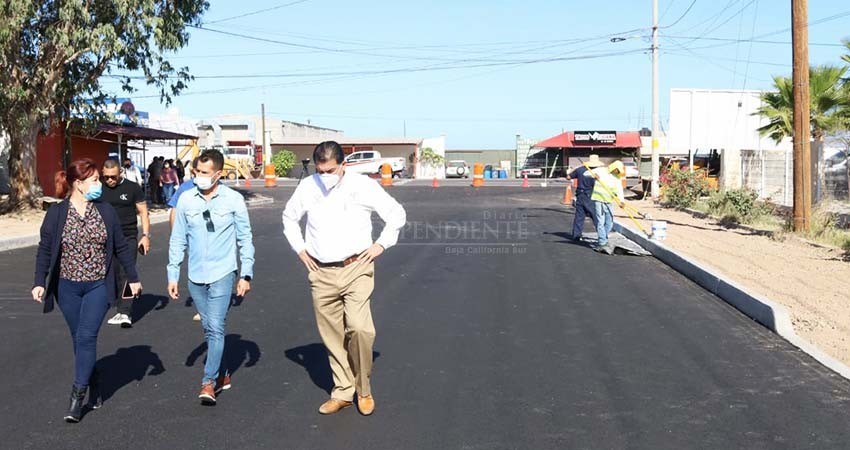Supervisa Alcalde de La Paz avance en obras de pavimentación de la ciudad