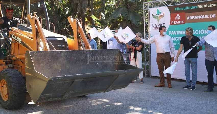 Ayto de La Paz da inicio a la obra de pavimentación de la Calle Topete en Todos Santos