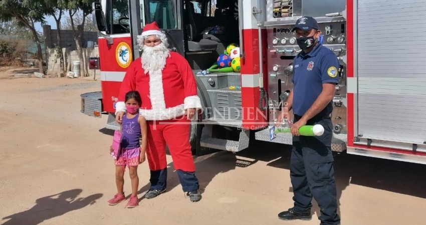 Santa Claus entregó regalos colectados por ciudadanos de CSL