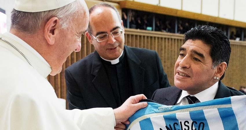 Califica el Papa a Maradona de “poeta” y gran campeón