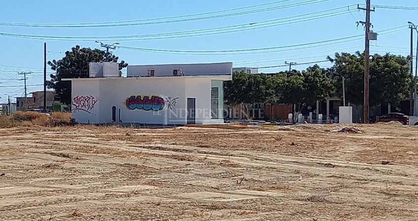 Abandona la “4T” edificio del Banco del Bienestar