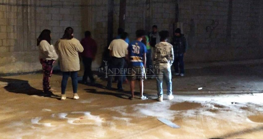 Agarran a ladrón y lo amarran a un poste en CSL