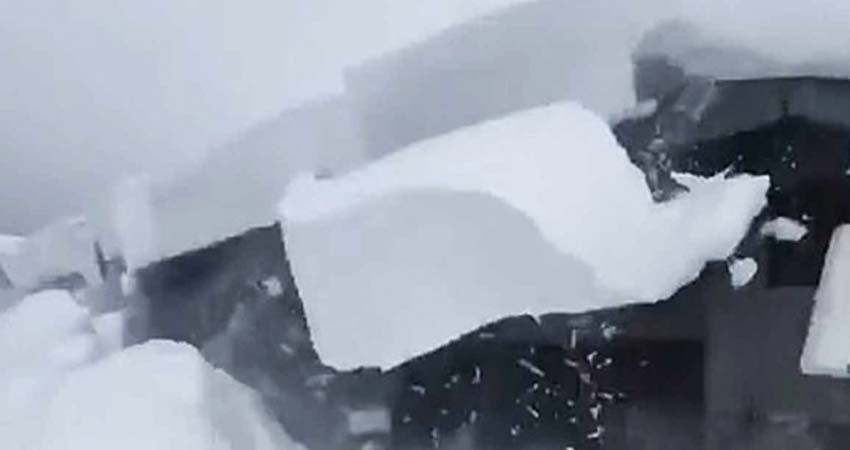 Trata de quitar la nieve del techo… provoca una avalancha