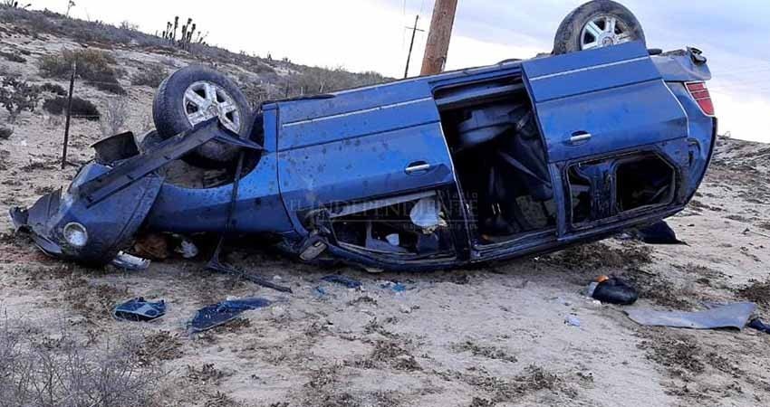 Tragedia en Mulegé; mueren dos mujeres en volcadura