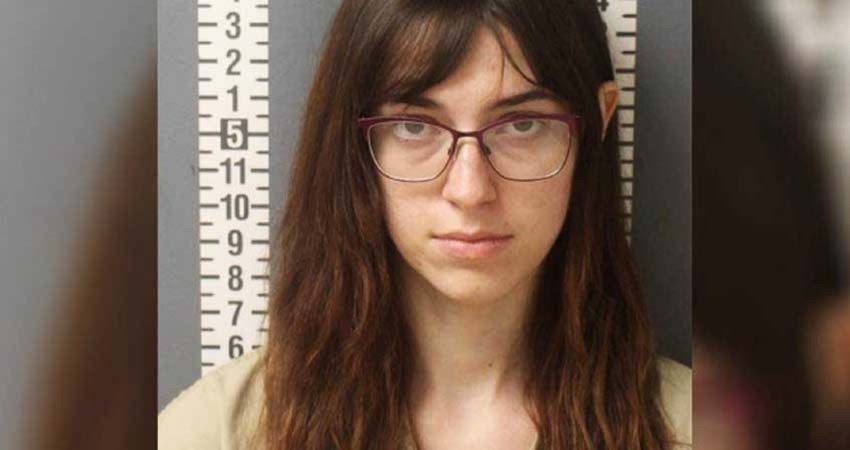 En libertad mujer acusada de ayudar a robar laptop de Pelosi