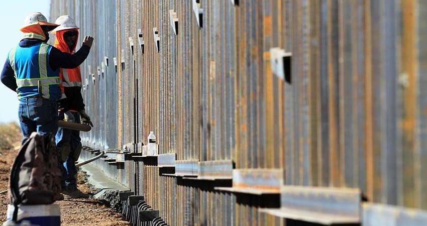 Pese a orden de Biden, continúa construcción del muro de Trump