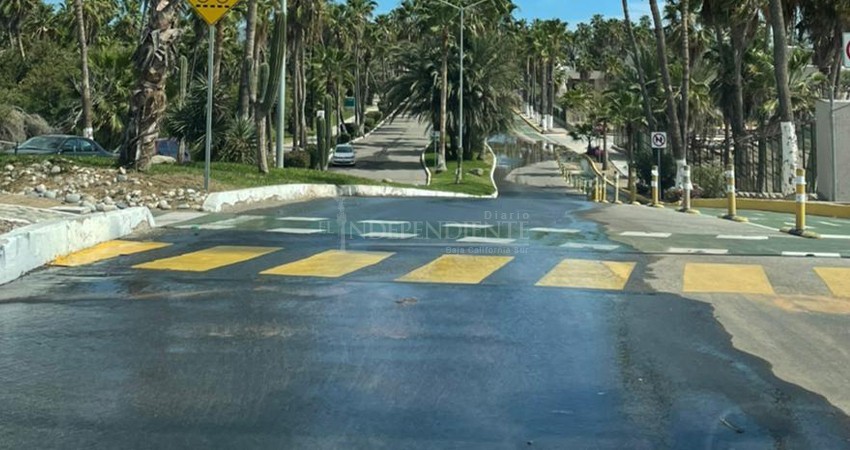 Desperdician miles de litros de agua potable en zona hotelera