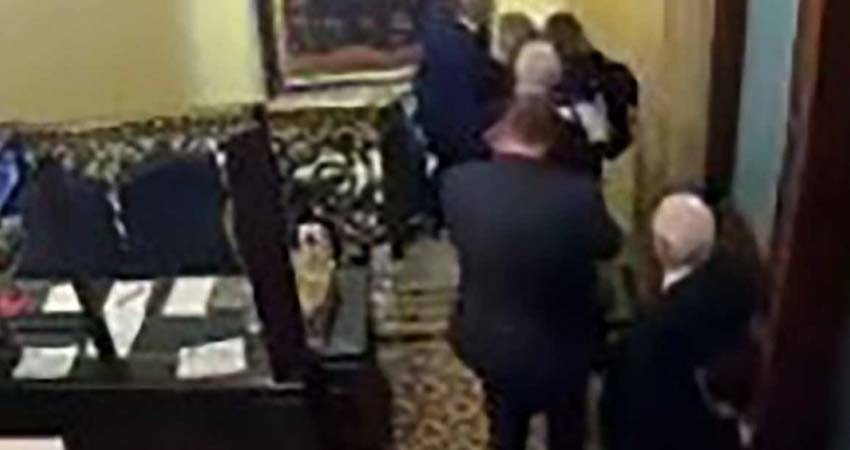 Así evacuaron a Mike Pence en asalto al Capitolio; revelan video inédito