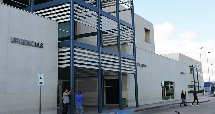 Hombre deambula por la ciudad con los intestinos de fuera; nadie le brindó apoyo