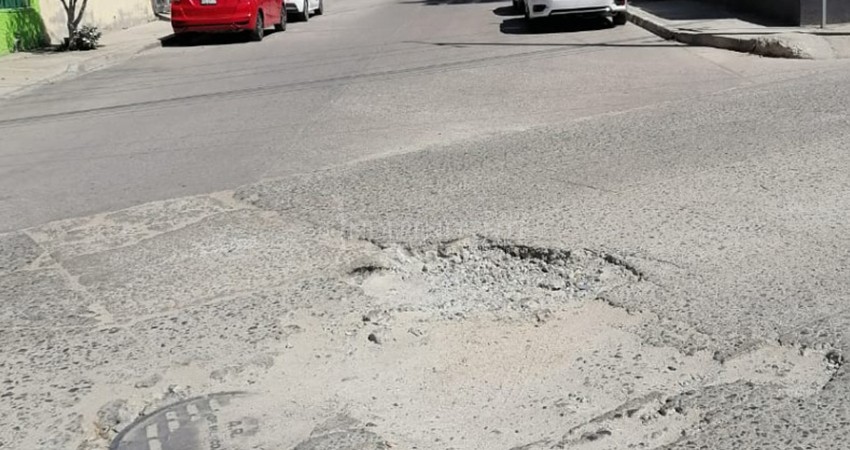 Topes destruidos y socavones, “la nueva historia” de la colonia 4 de Marzo