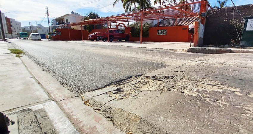 Cabo San Lucas, entre baches en víspera del Spring Break