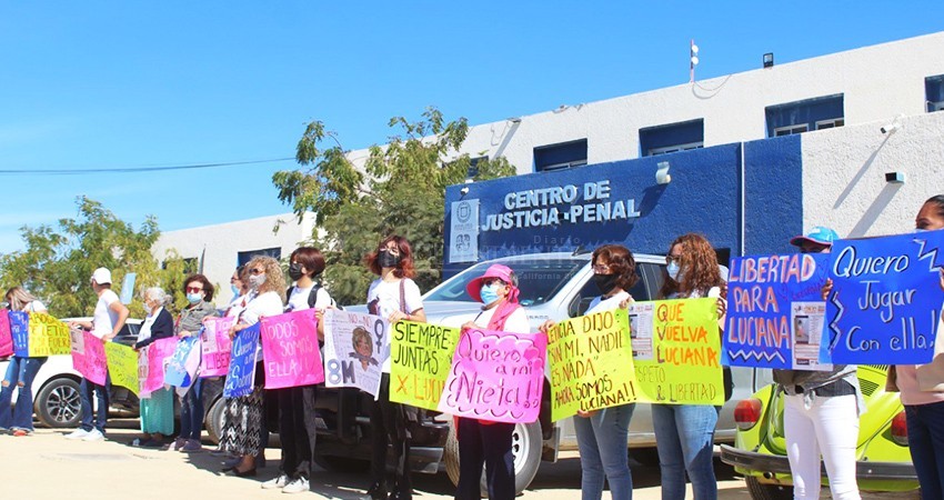 Padres y familiares de la pequeña Luciana exigen que se las devuelvan