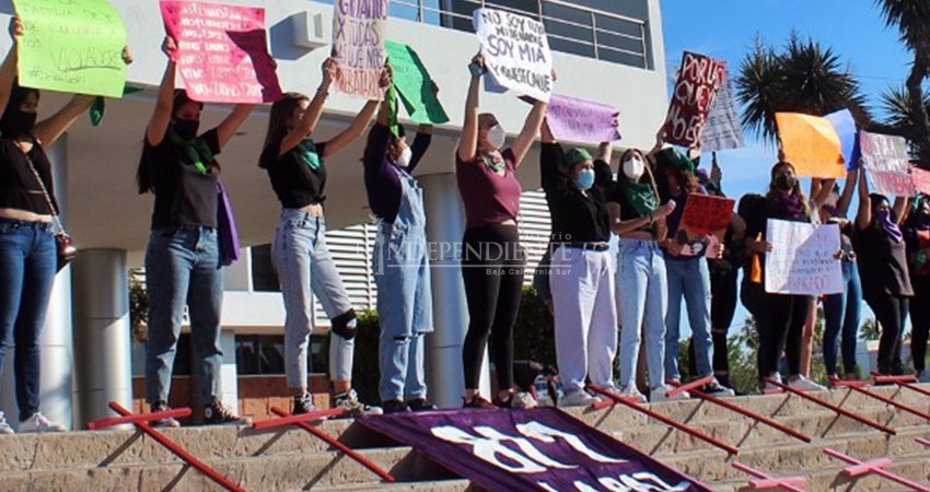 Al incumplir sus obligaciones, la autoridad actúa como cómplice del feminicidio: Madre de victima