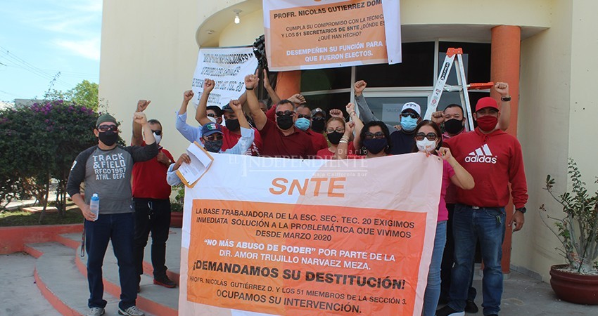 Profesores piden que se destituya a la directora de la Técnica 20 por malos manejos