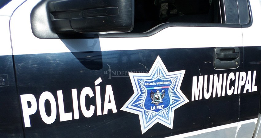 Mujer denuncia a su esposo por enseñar a su hijo a robar