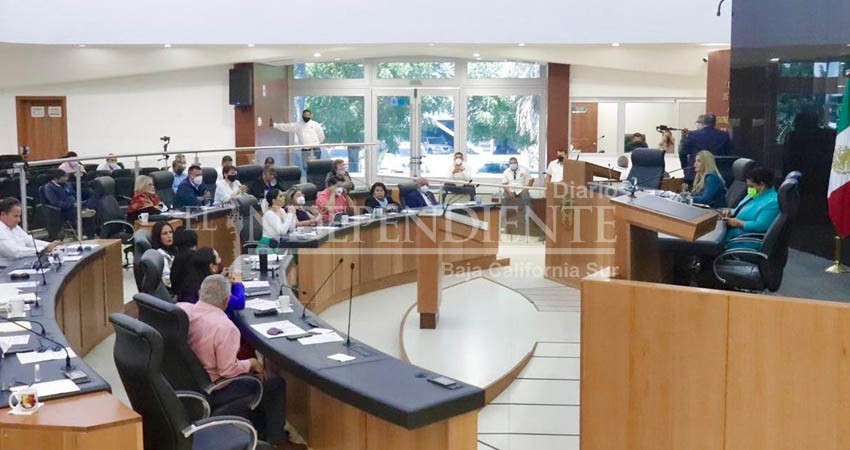 Sin acuerdo diputados locales; pelean por retomar sesión