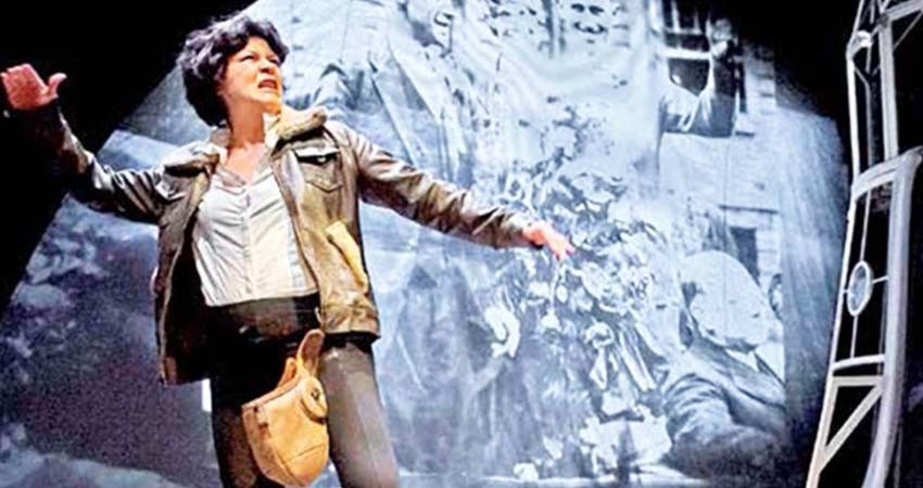 Arrastrados por el Vórtice; Teatro Julio Castillo