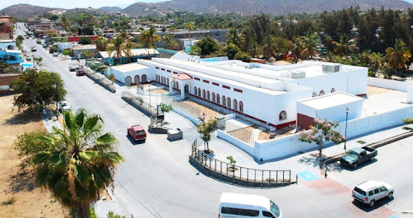 Paceños buscan vacuna anticovid en Todos Santos