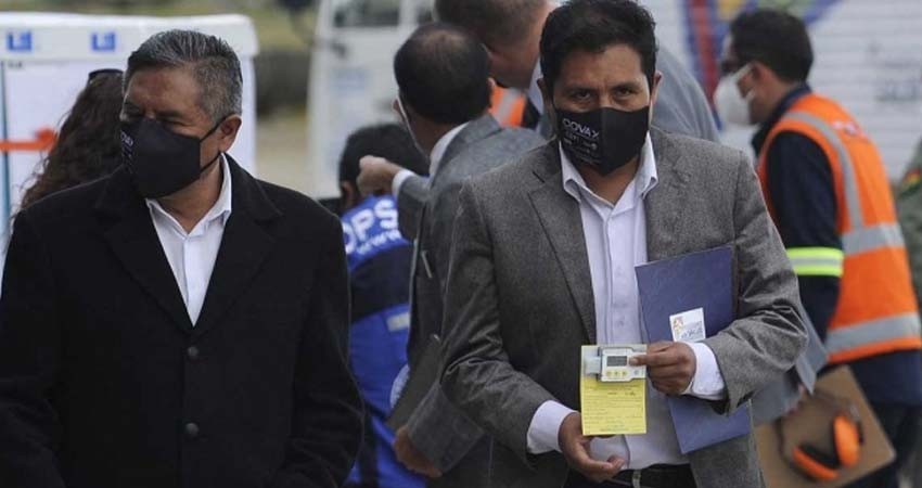 Bolivia espera vacunar contra covid a todos los adultos para octubre